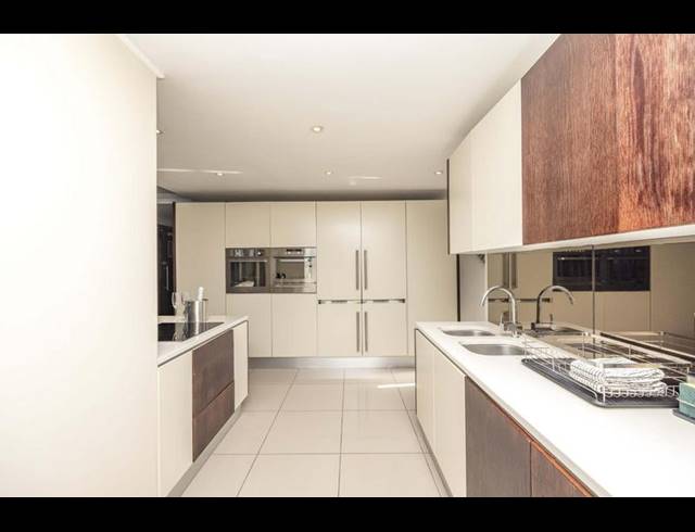 4 BEDROOM APARTMENT FOR SALE IN BLOUBERG BEACHFRONT
